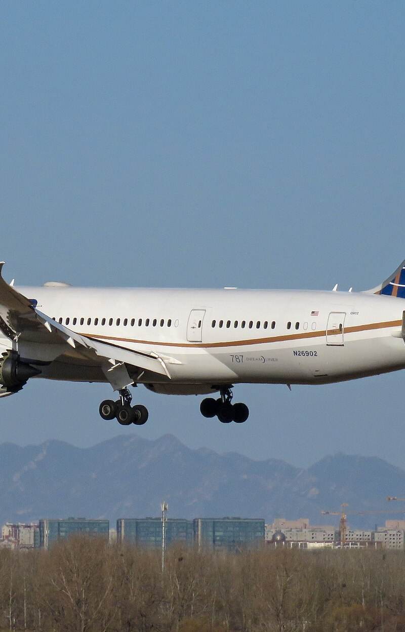 N26902 - Twin-engine aircraft