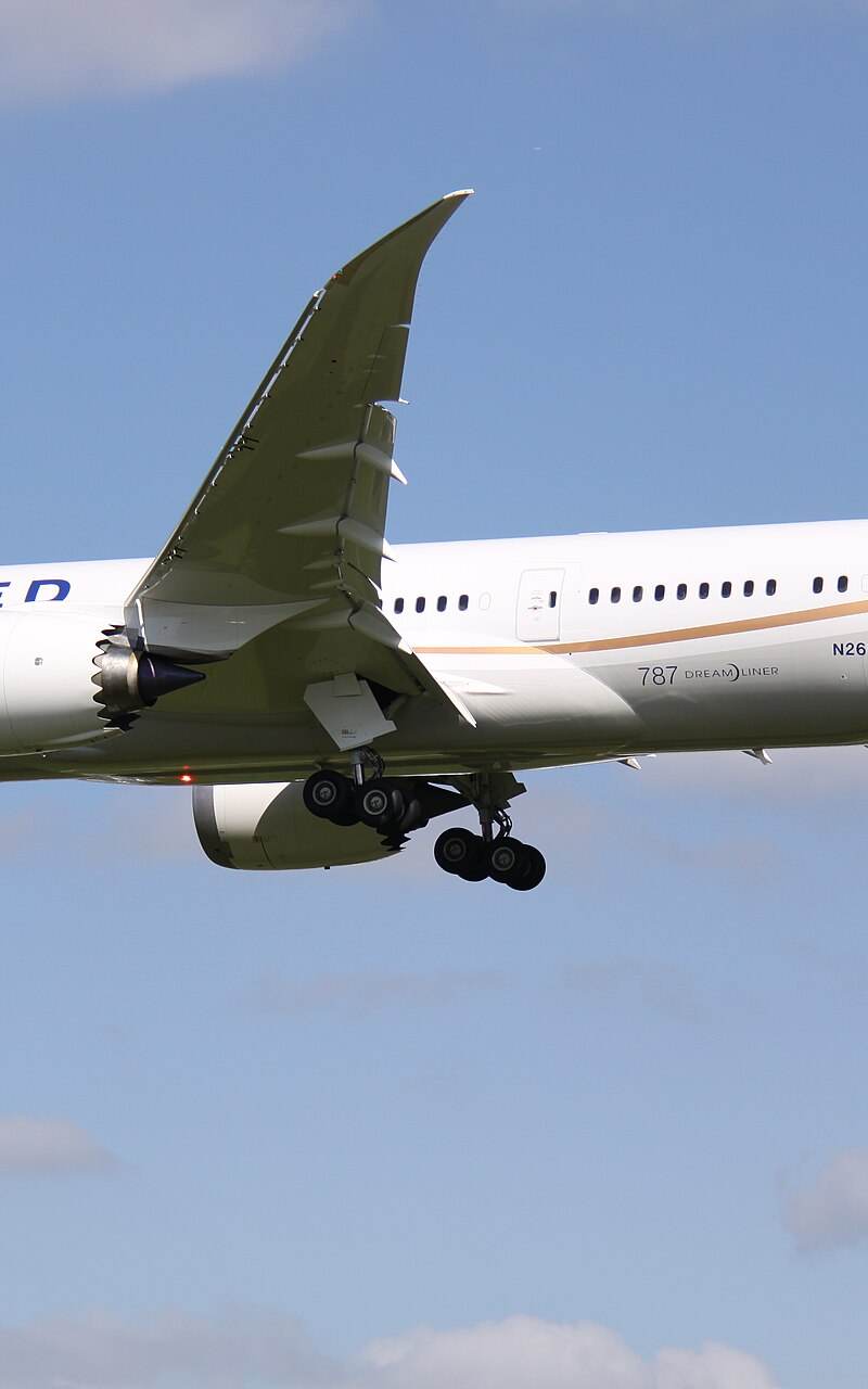 N26910 - Twin-engine aircraft
