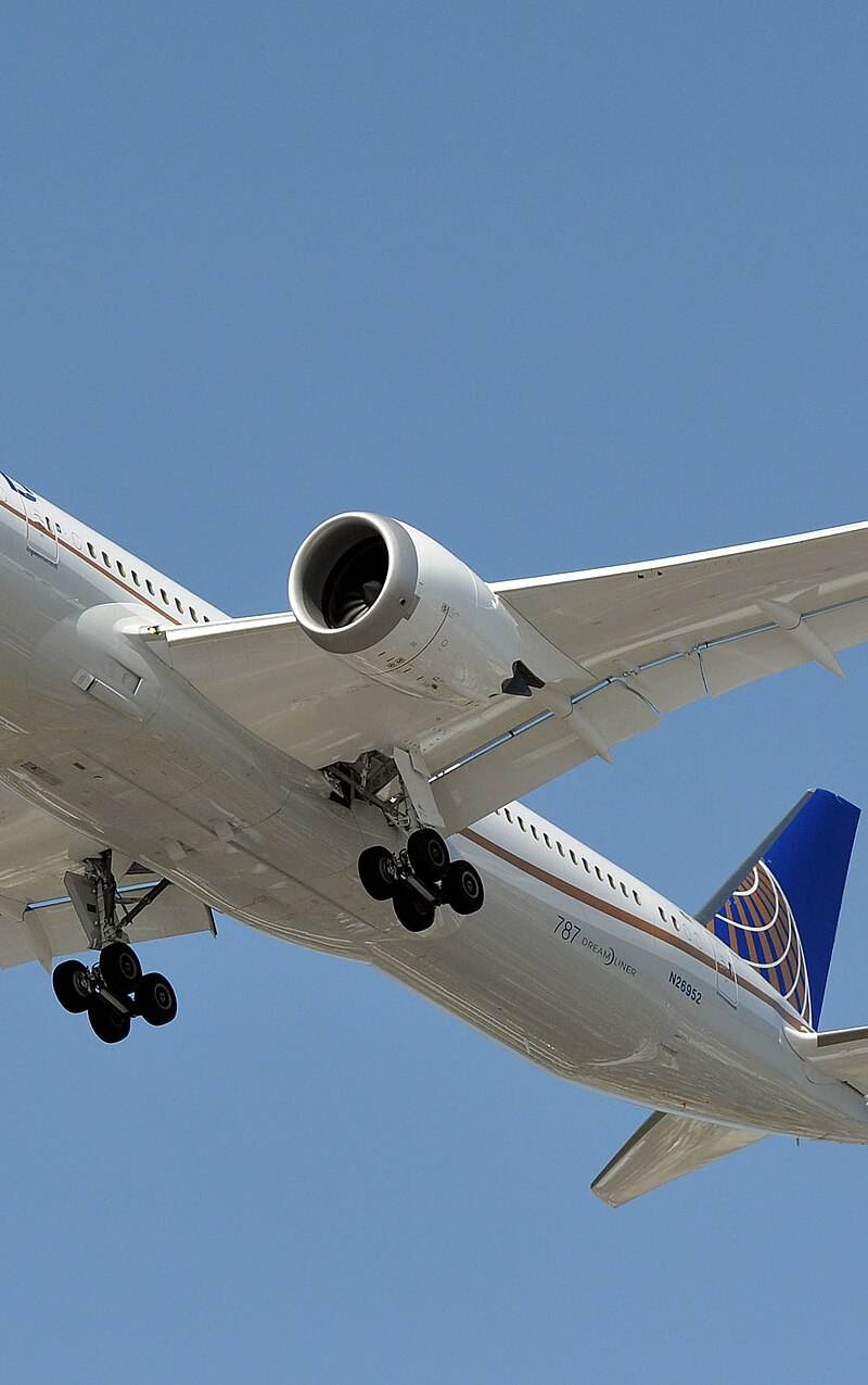 N26952 - Twin-engine aircraft