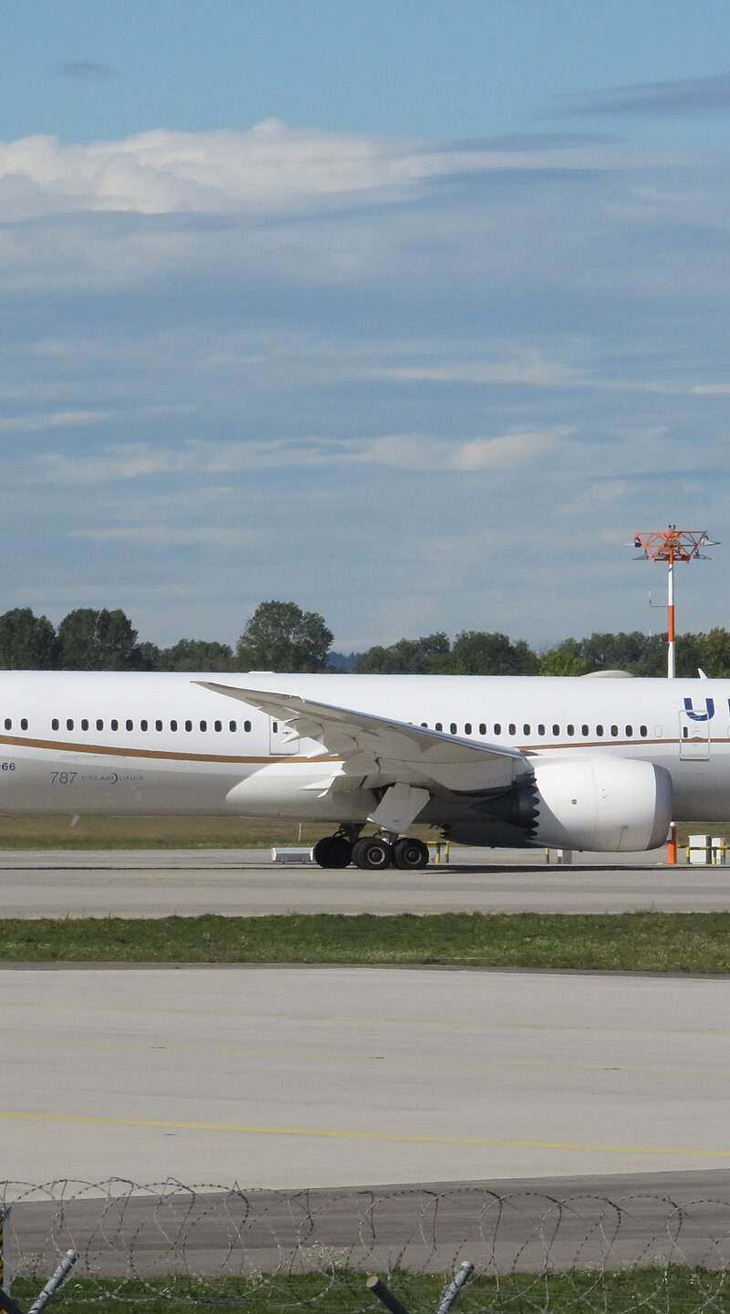 N26966 - Twin-engine aircraft