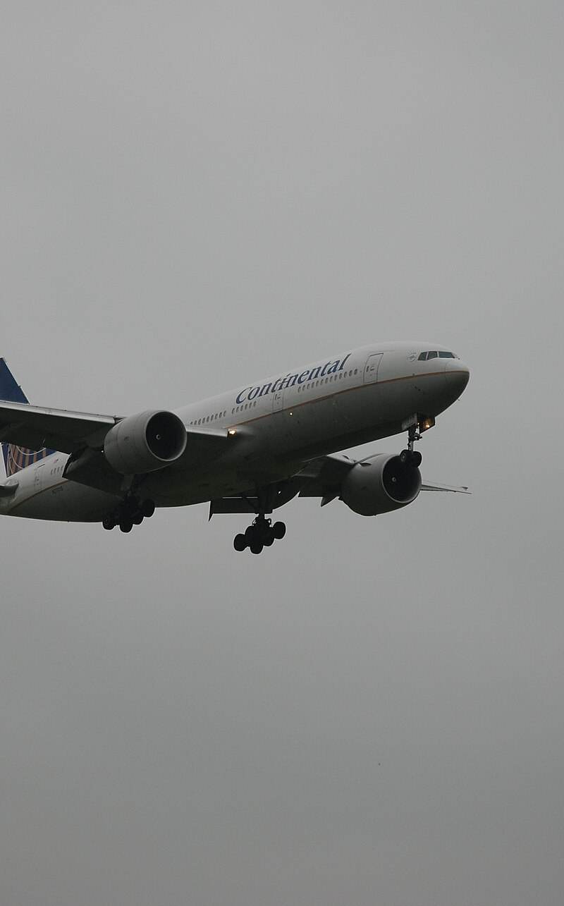 N27015 - Twin-engine aircraft