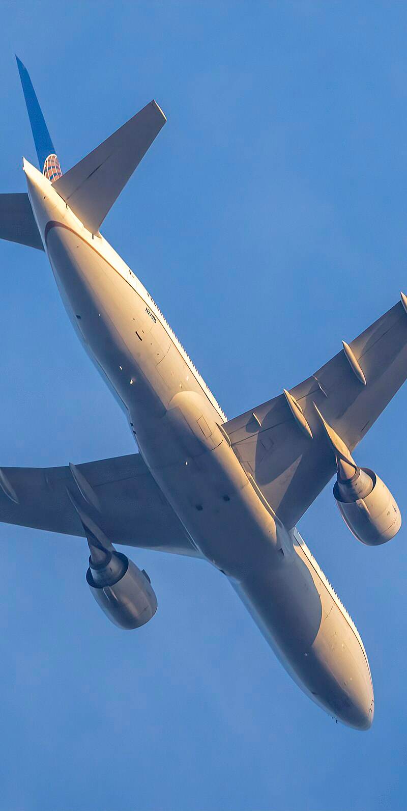 N27015 - Twin-engine aircraft