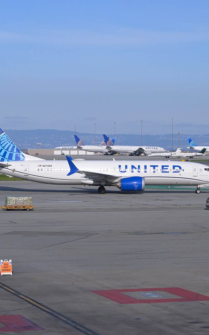 N27268 - Twin-engine aircraft