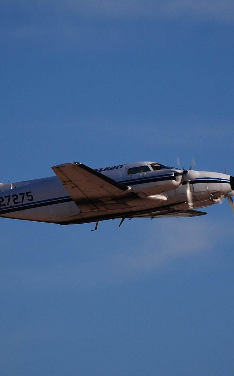 N27275 - Twin-engine aircraft