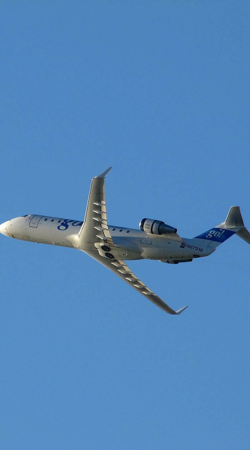 N27318 - Twin-engine aircraft