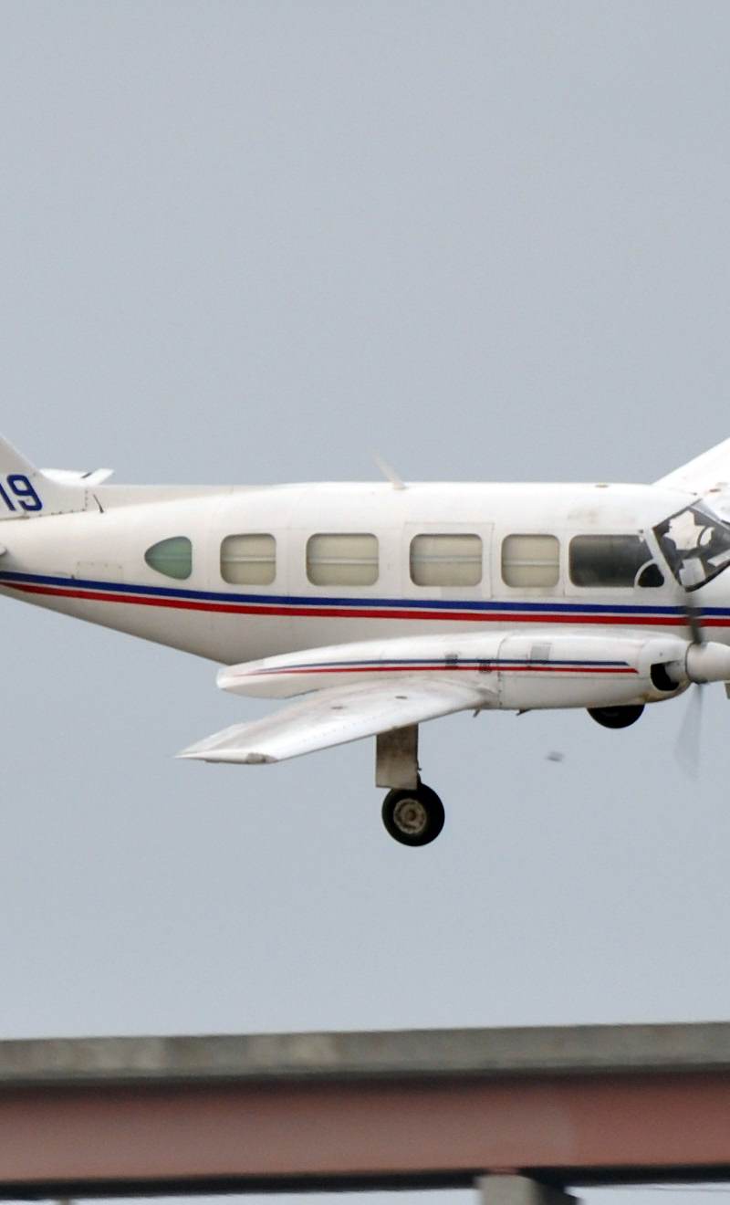 N27319 - Twin-engine aircraft