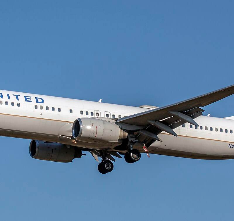 N27421 - Twin-engine aircraft