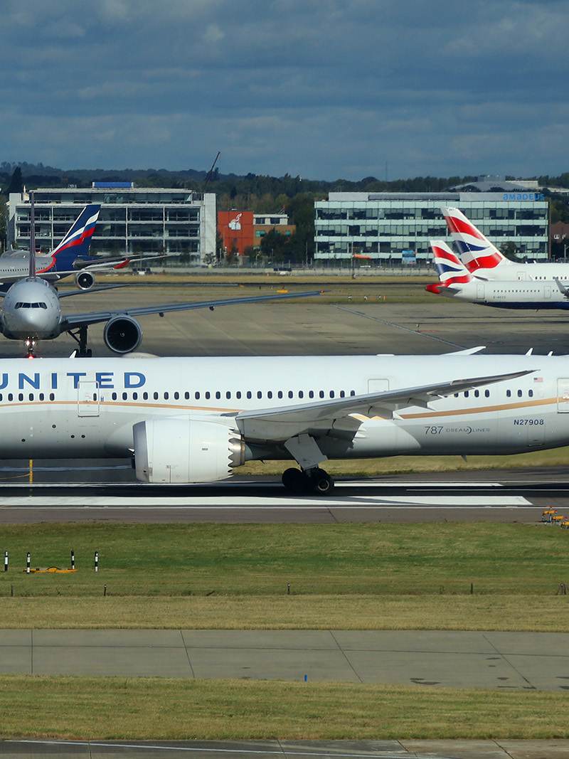 N27908 - Twin-engine aircraft