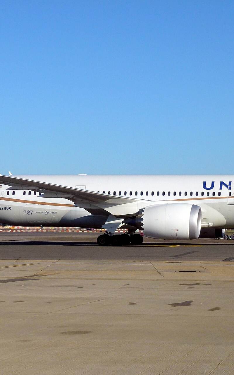 N27908 - Twin-engine aircraft