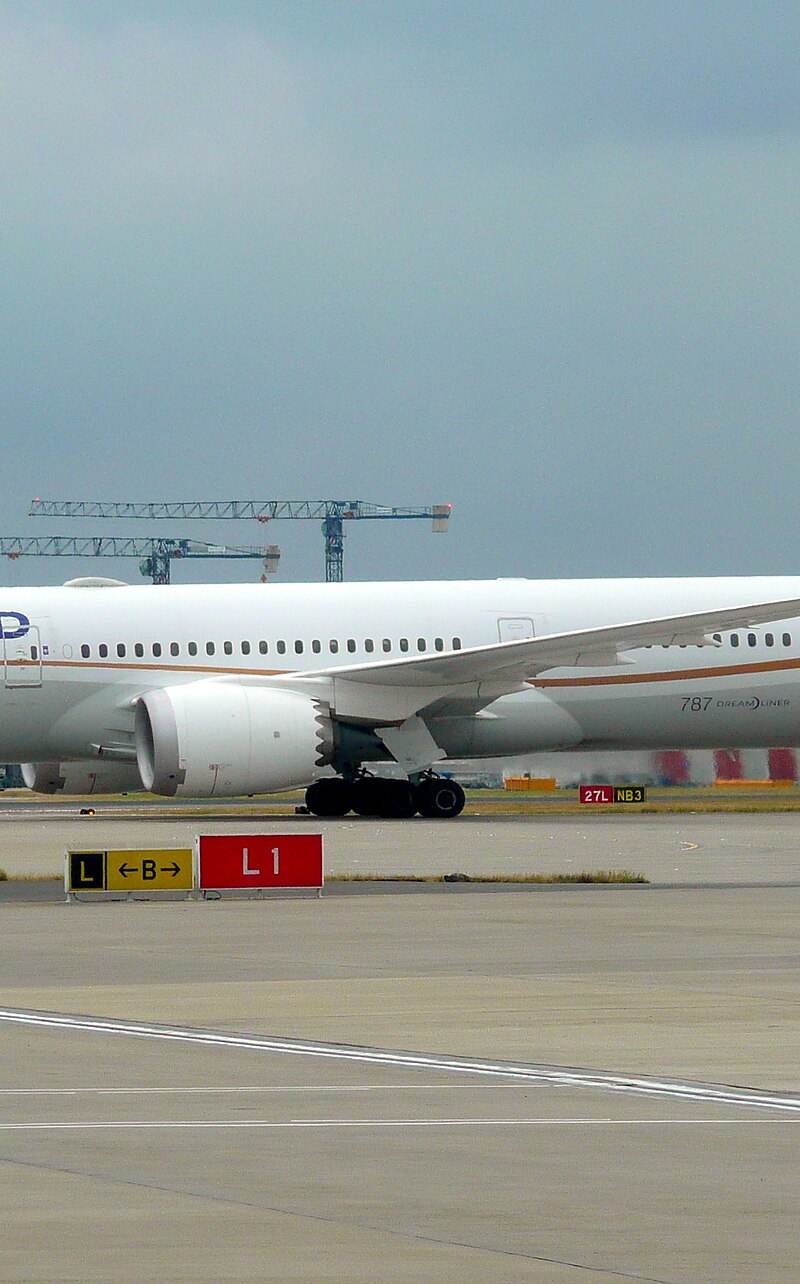 N27959 - Twin-engine aircraft