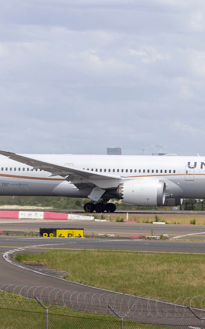 N27964 - Twin-engine aircraft