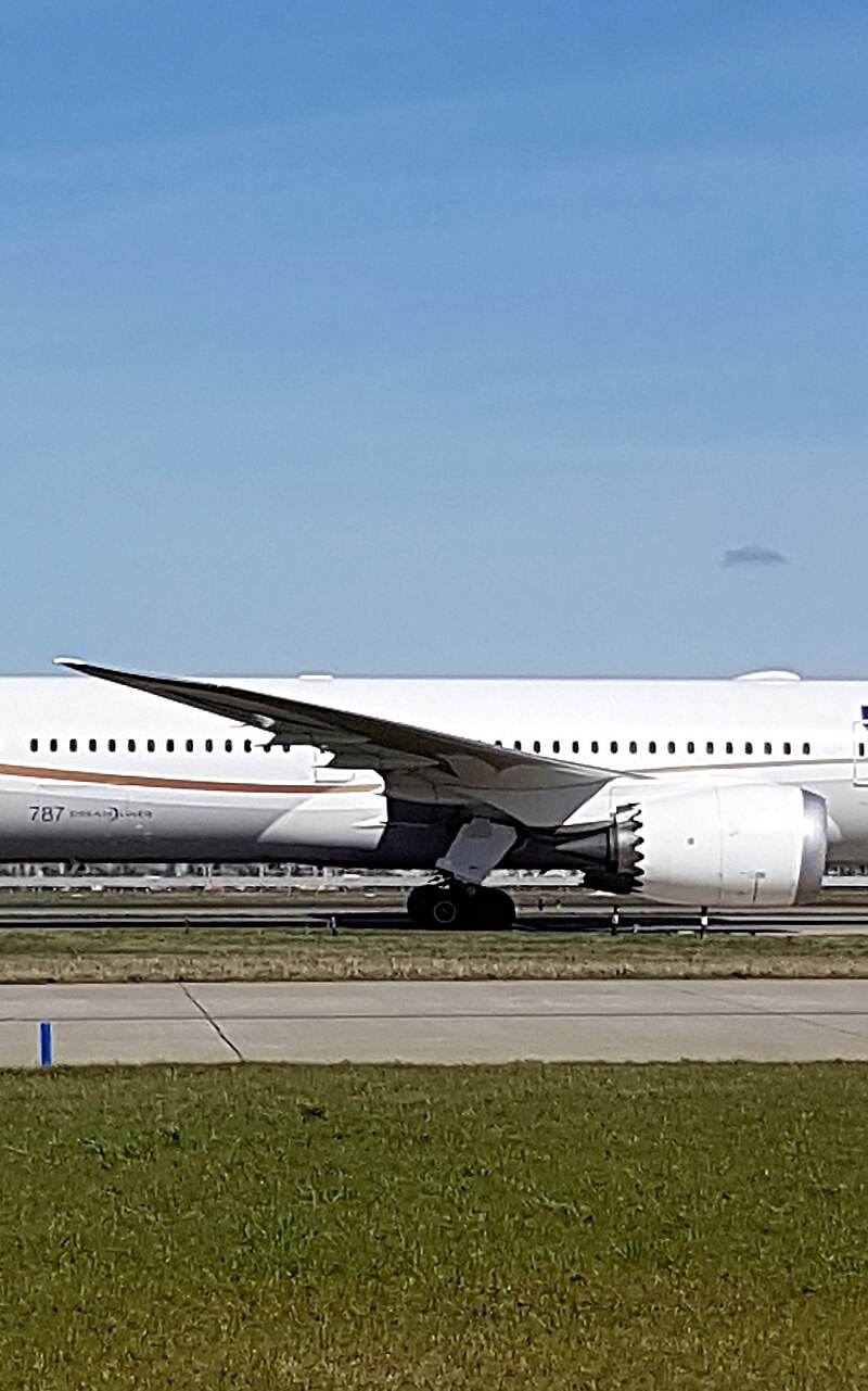 N27965 - Twin-engine aircraft