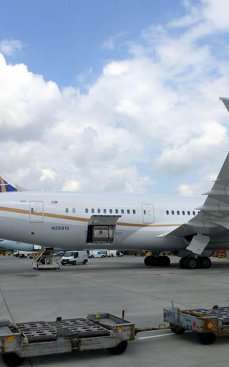 N28912 - Twin-engine aircraft