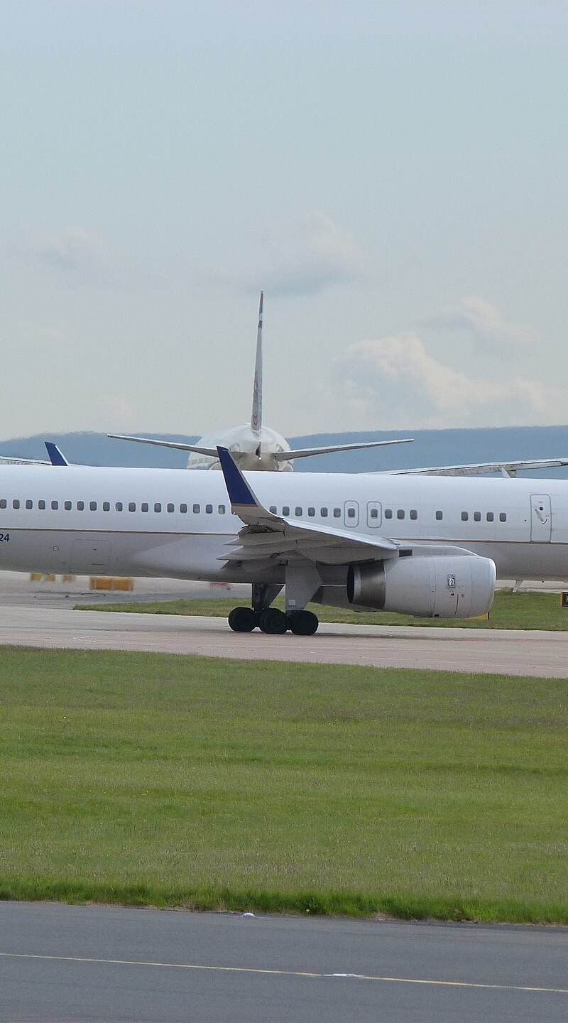 N29124 - Twin-engine aircraft