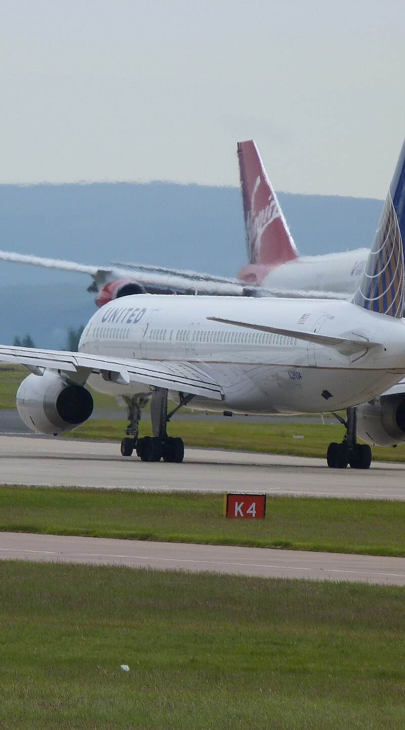 N29124 - Twin-engine aircraft