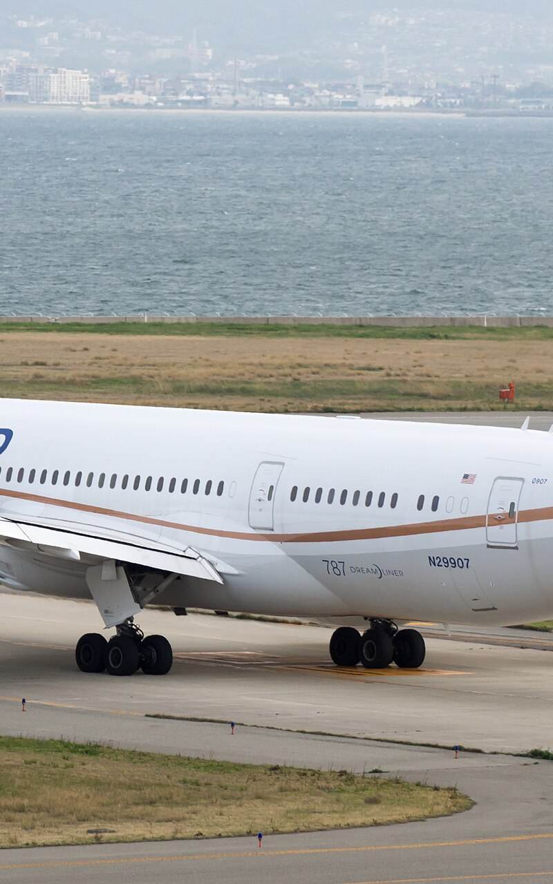 N29907 - Twin-engine aircraft