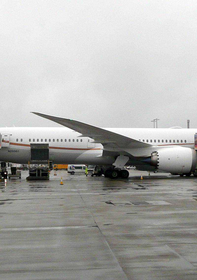 N29961 - Twin-engine aircraft