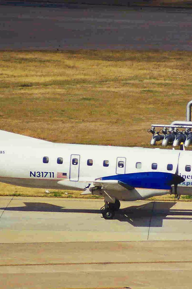 N31711 - Twin-engine aircraft
