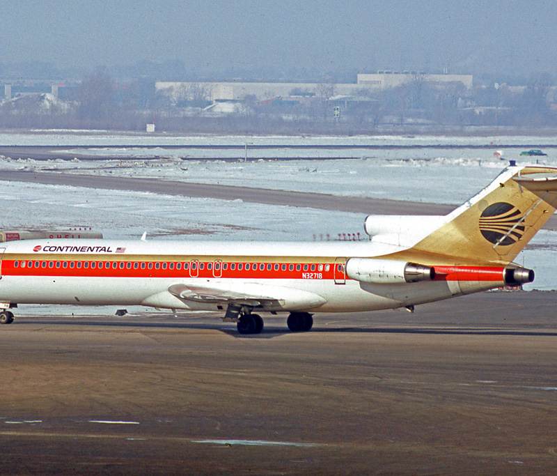 N32718 - Aircraft