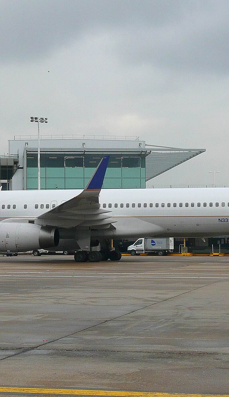 N33103 - Twin-engine aircraft