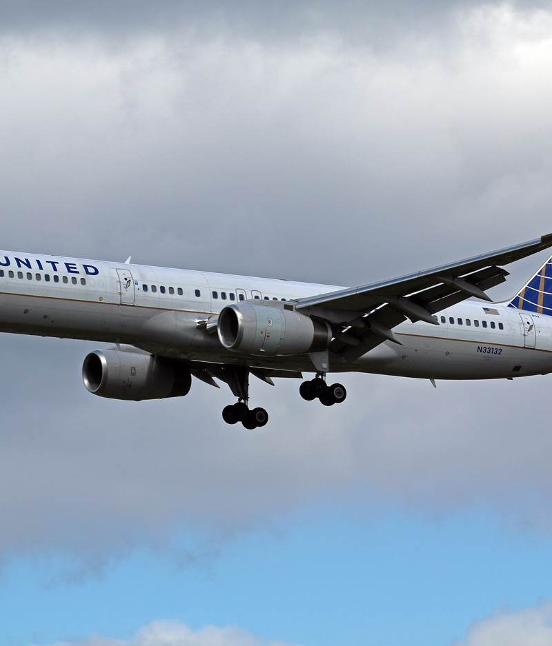 N33132 - Twin-engine aircraft
