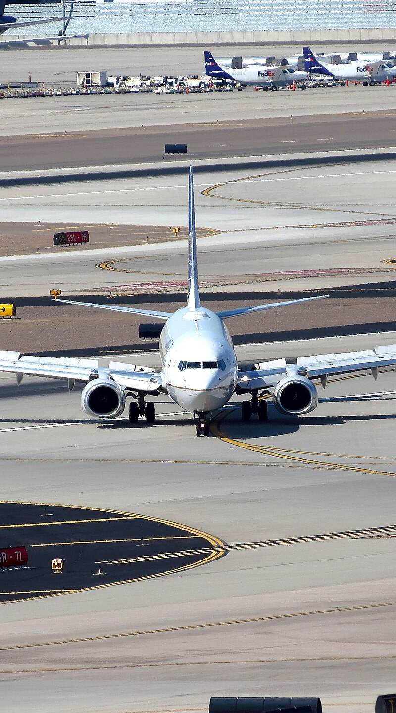 N33286 - Twin-engine aircraft