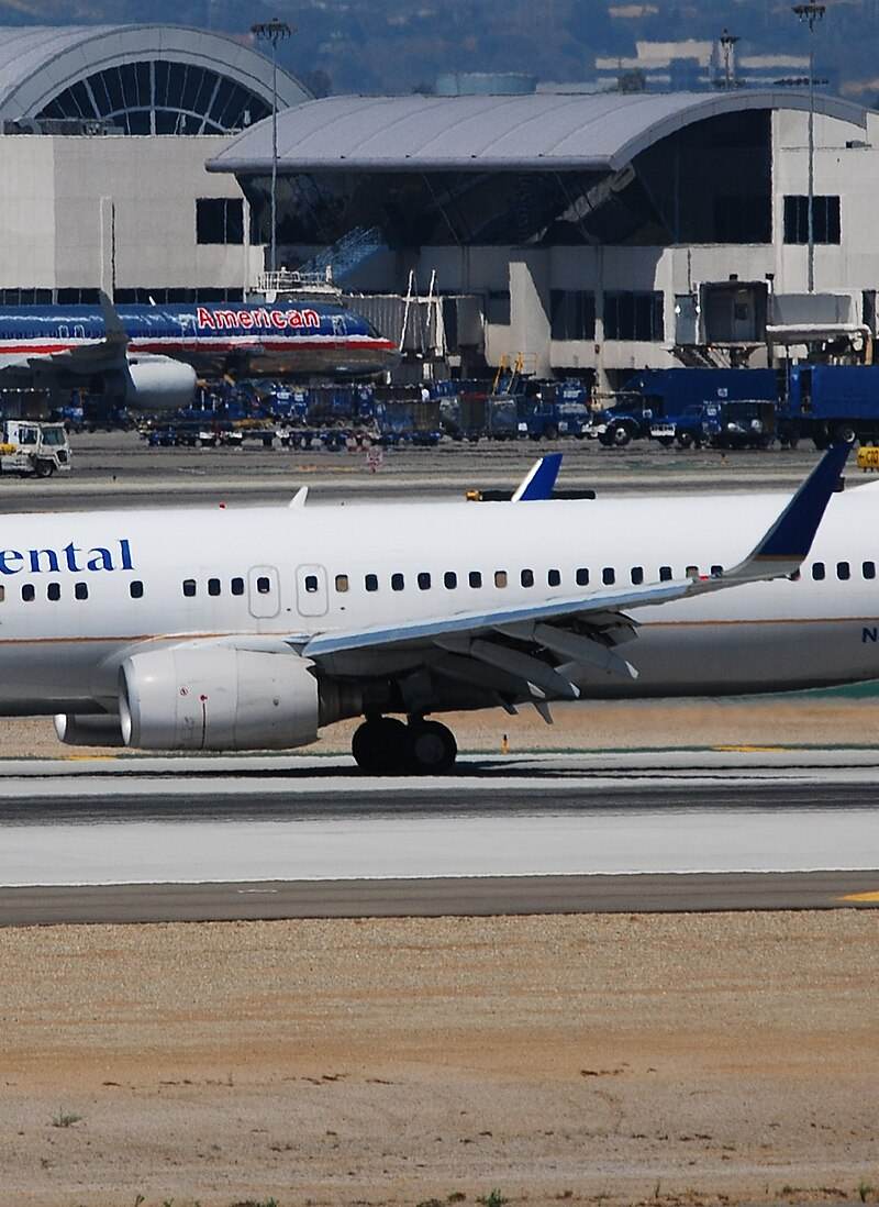 N33289 - Twin-engine aircraft