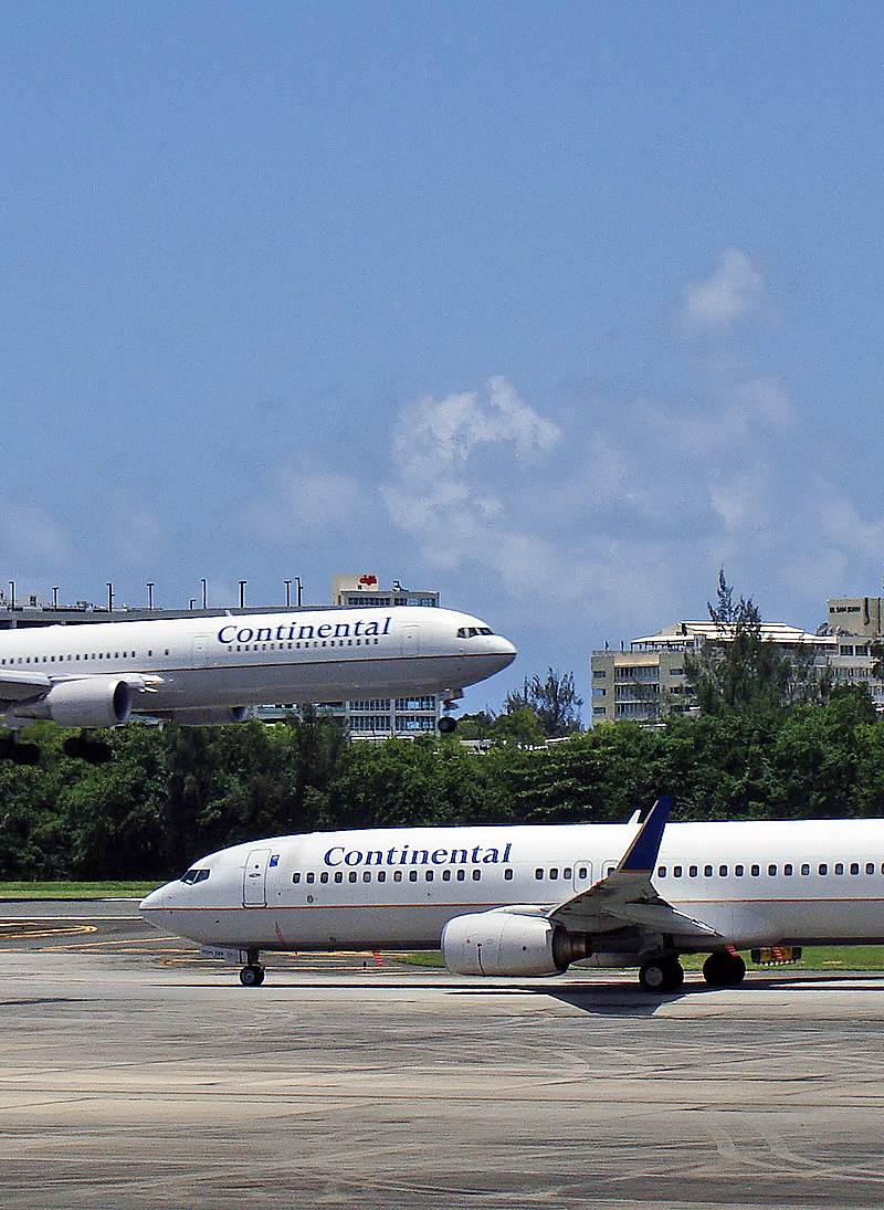 N33289 - Twin-engine aircraft