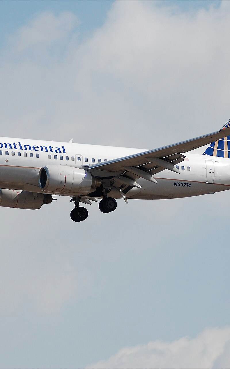 N33714 - Twin-engine aircraft