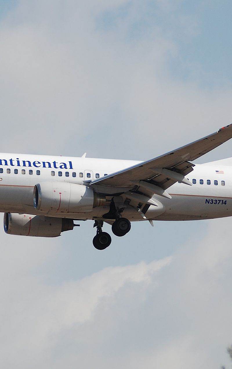 N33714 - Twin-engine aircraft