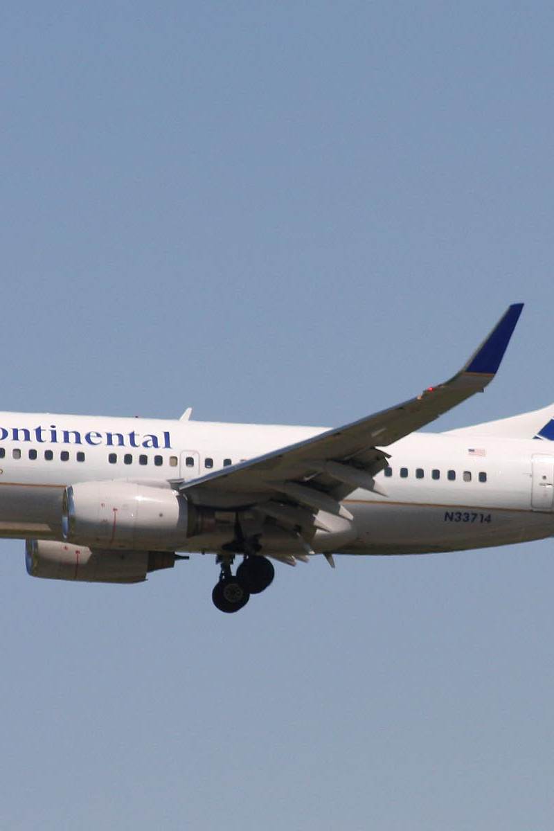 N33714 - Twin-engine aircraft