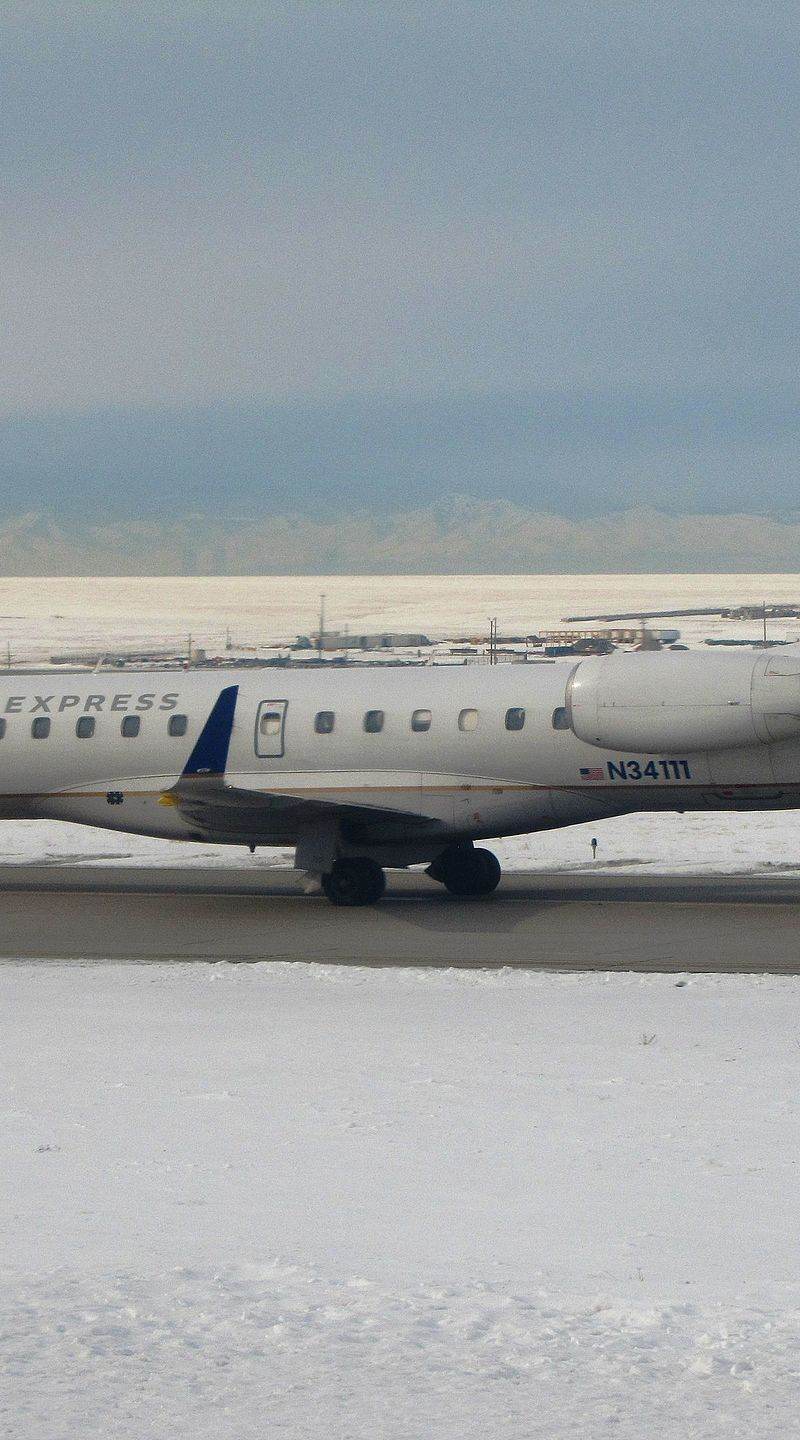N34111 - Twin-engine aircraft