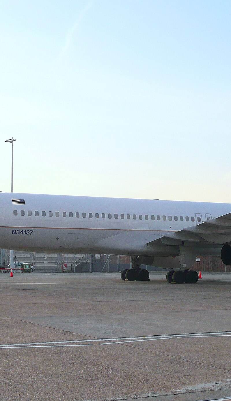 N34137 - Twin-engine aircraft