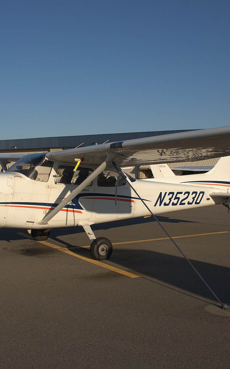 N35230 - Single-engine aircraft