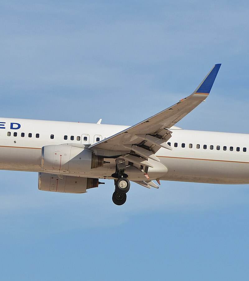 N35407 - Twin-engine aircraft