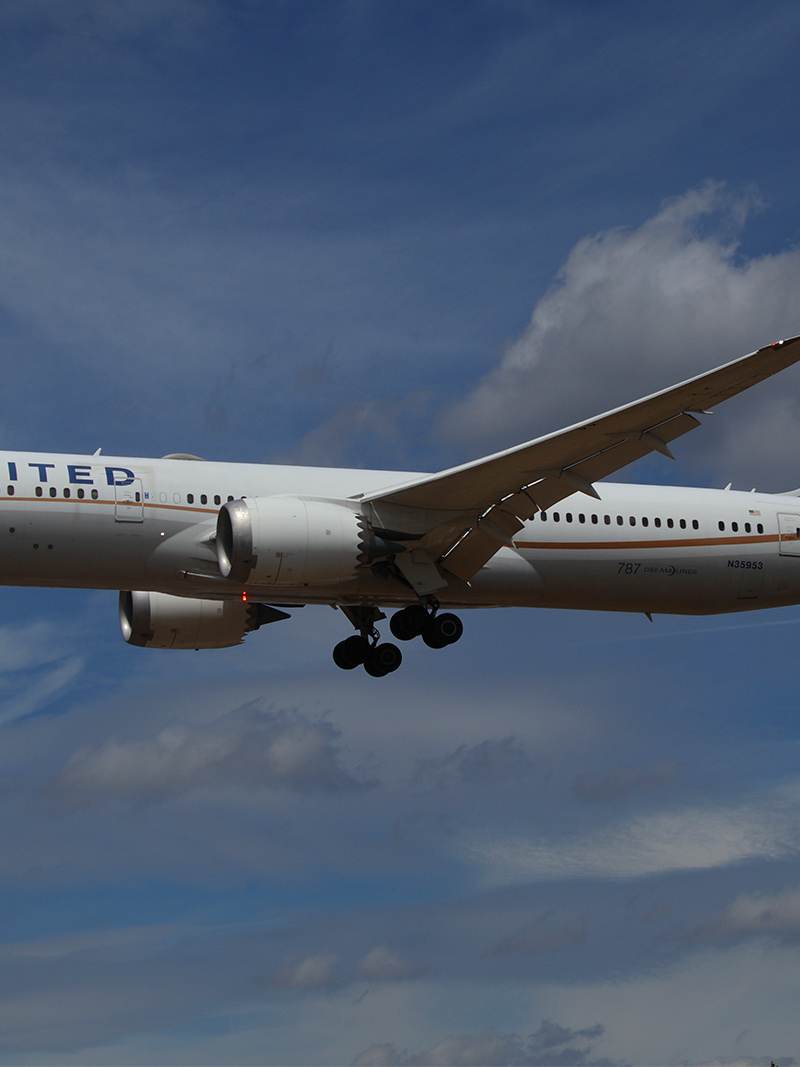 N35953 - Twin-engine aircraft