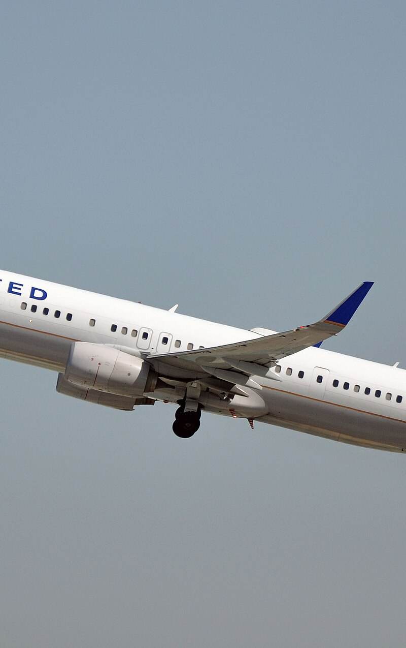 N36447 - Twin-engine aircraft