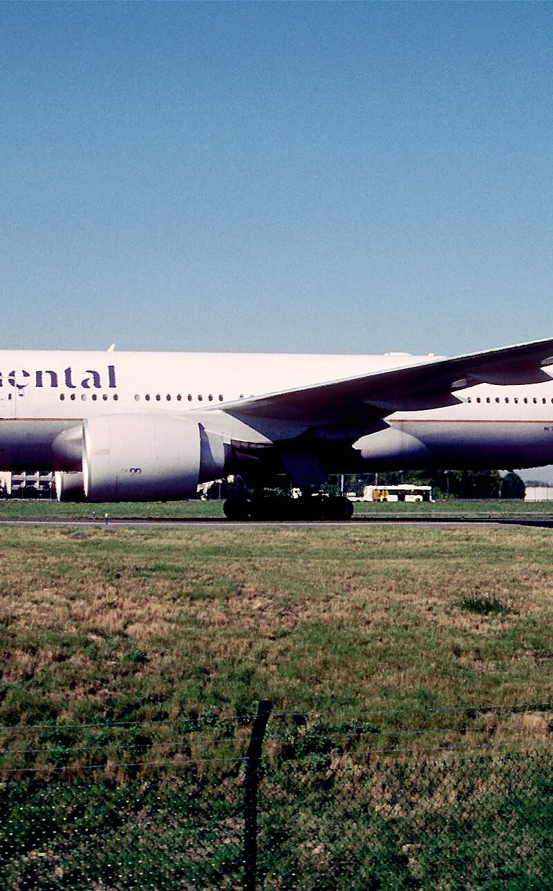 N37018 - Twin-engine aircraft
