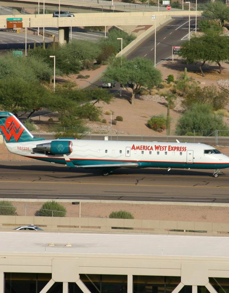 N37228 - Twin-engine aircraft