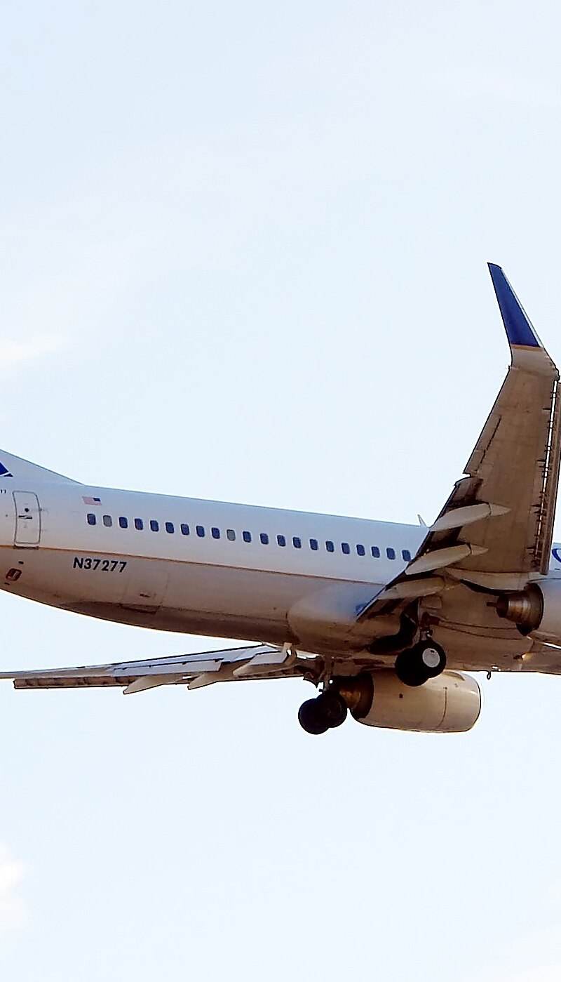 N37277 - Twin-engine aircraft