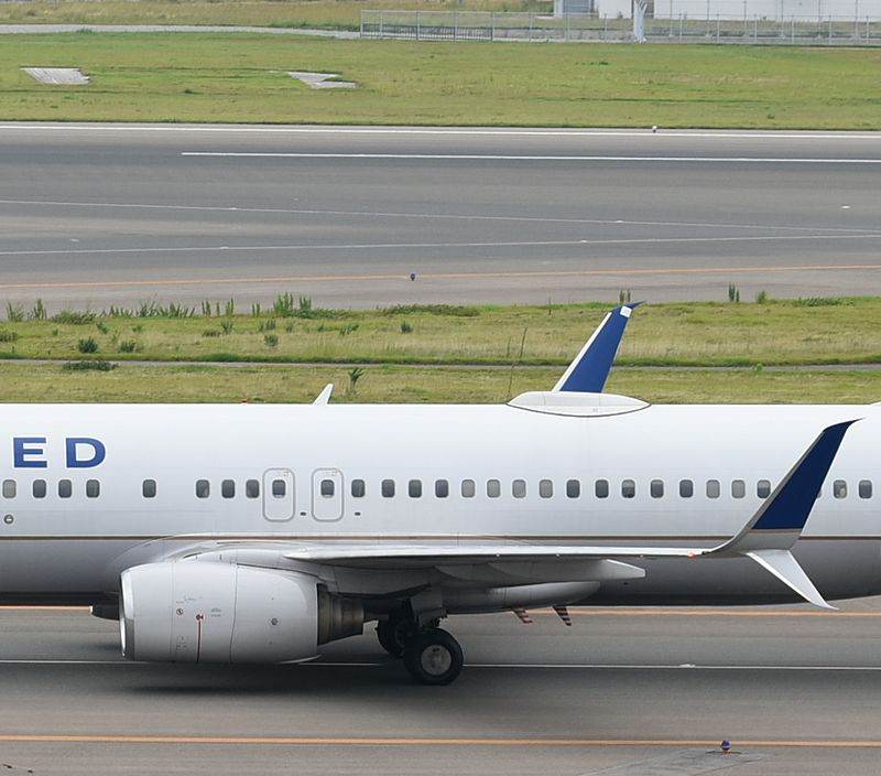 N37293 - Twin-engine aircraft