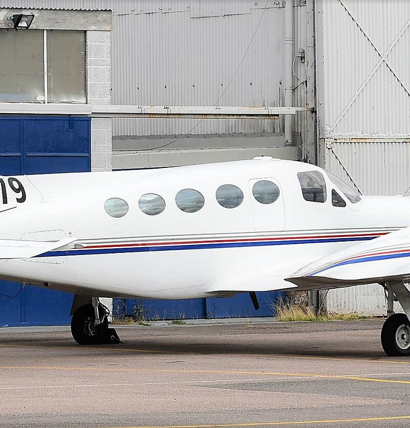 N37379 - Twin-engine aircraft