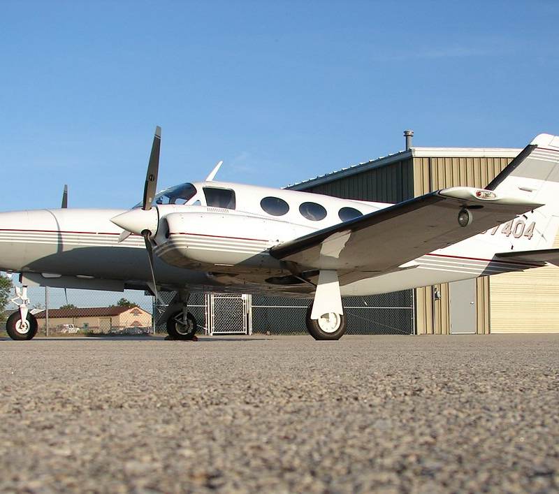 N37404 - Twin-engine aircraft