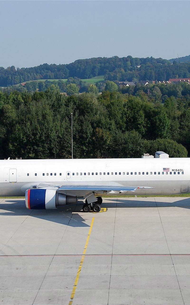 N154DL - Twin-engine aircraft