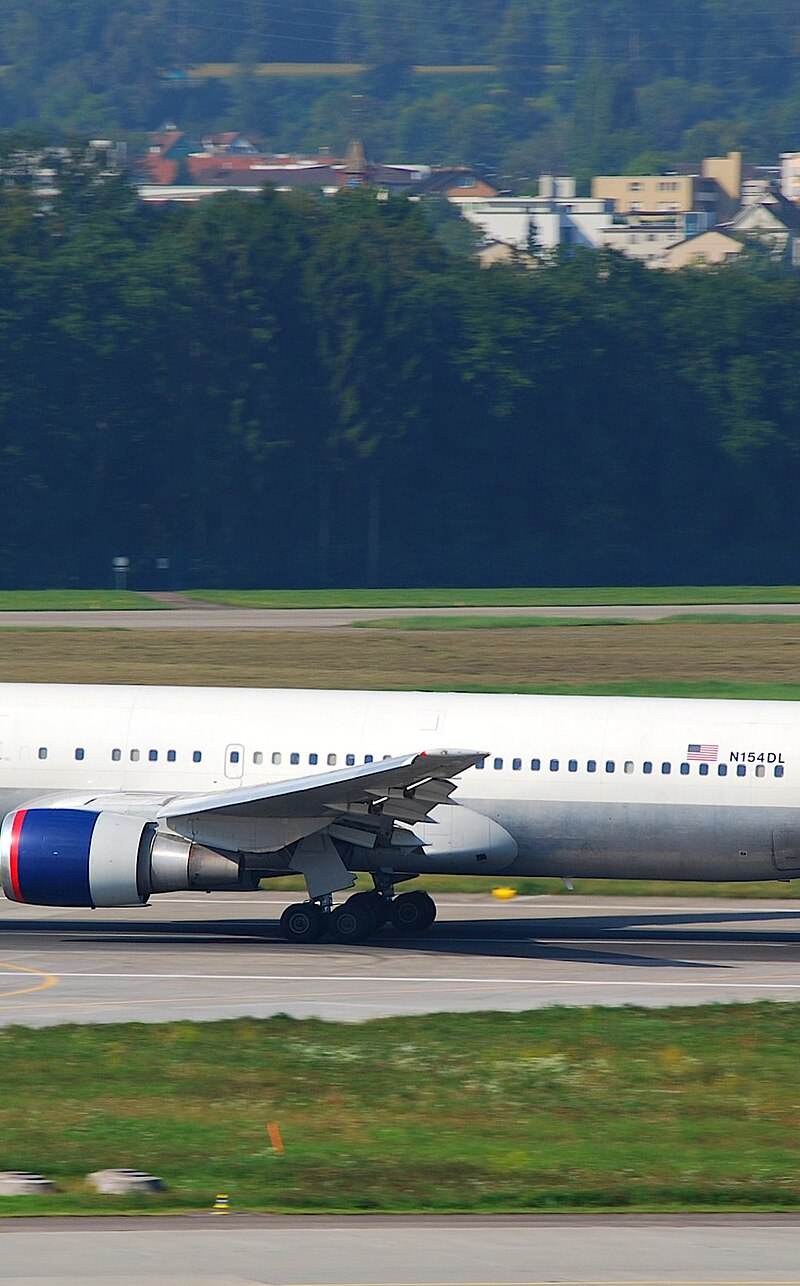 N154DL - Twin-engine aircraft