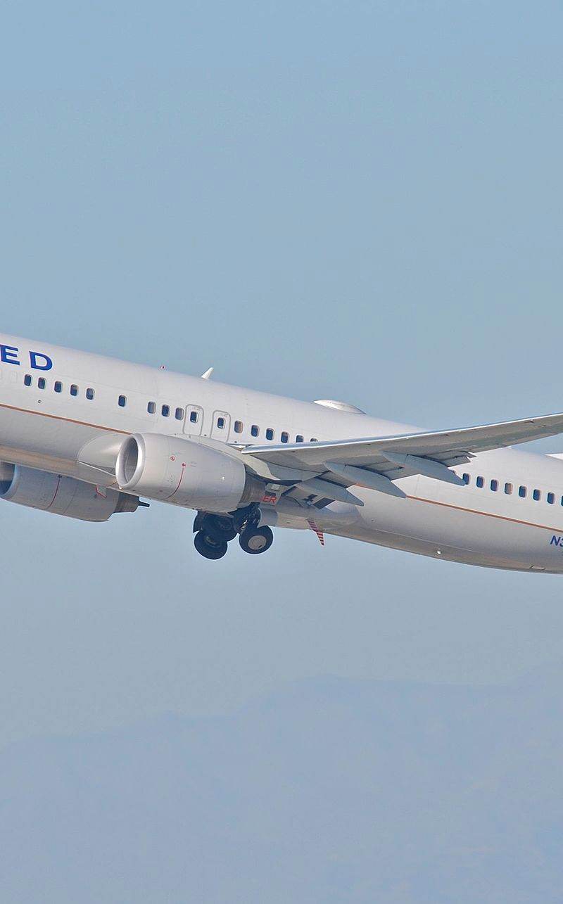 N37427 - Twin-engine aircraft