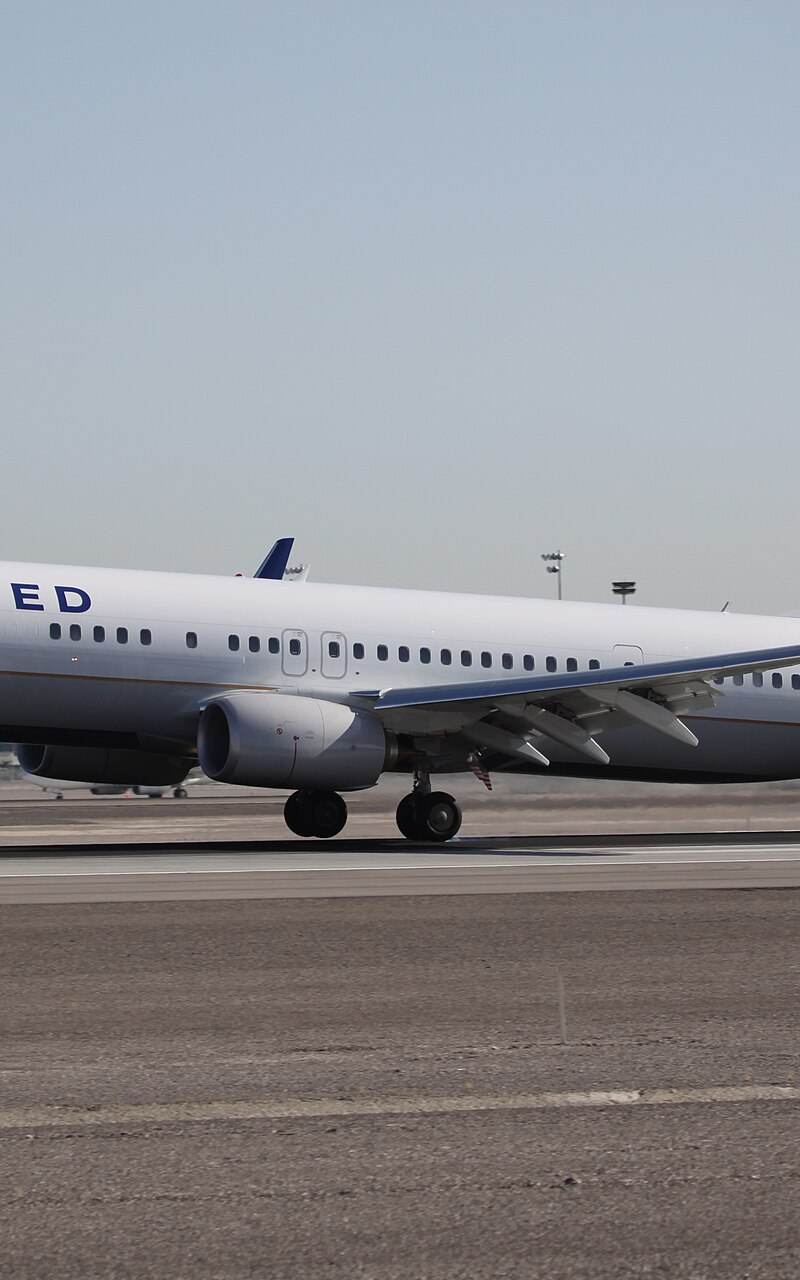 N37471 - Twin-engine aircraft
