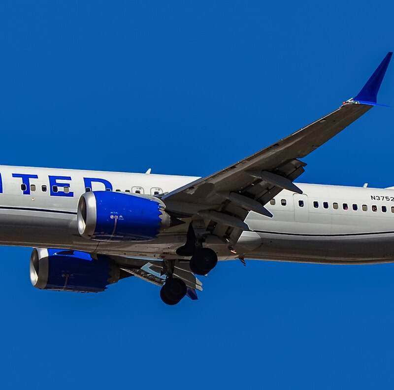 N37522 - Twin-engine aircraft