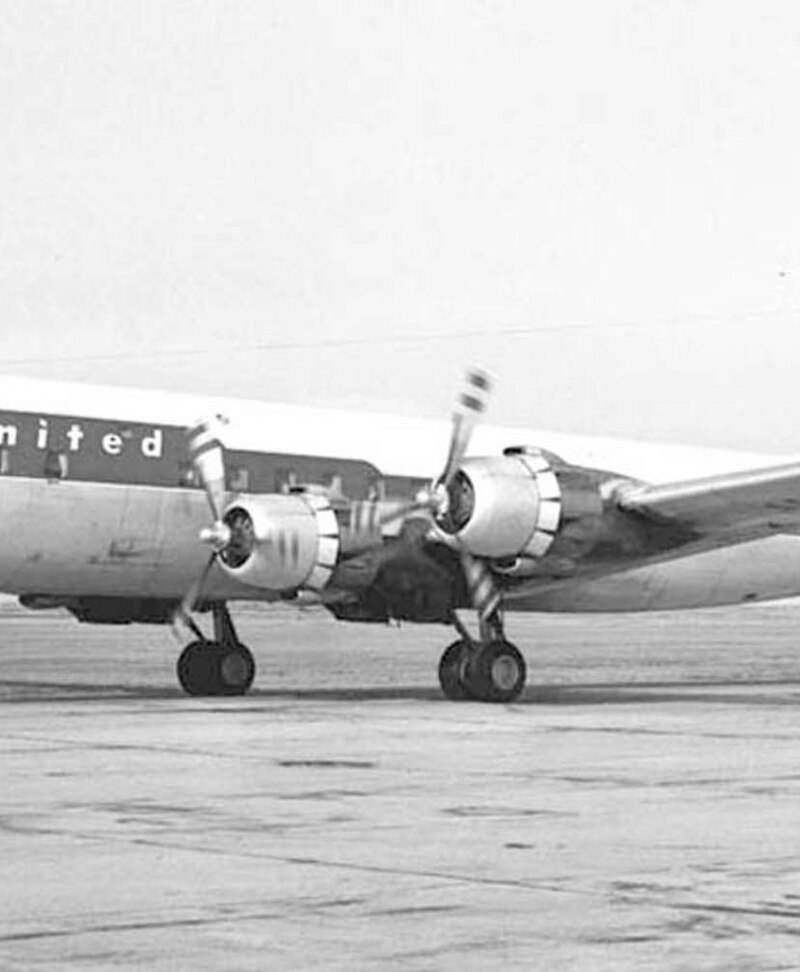 N37555 - Twin-engine aircraft