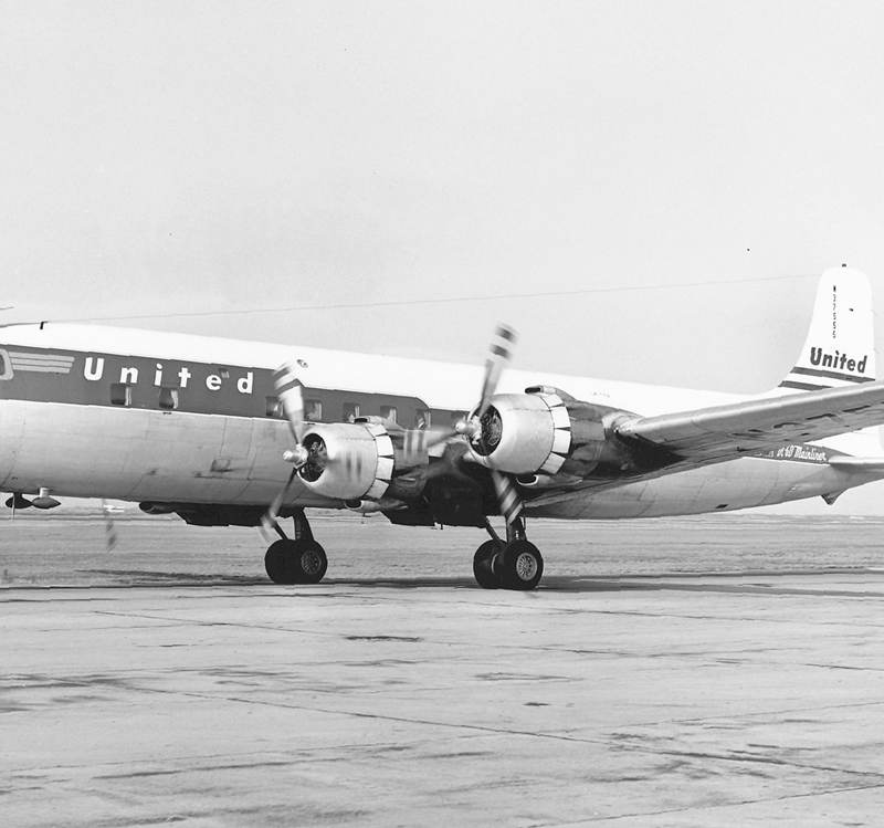 N37555 - Twin-engine aircraft